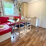 Zecamping 3 Pet Friendly En Bord De Riviere Avec De Sable Parque de Campismo Jumilhac-le-Grand