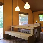 Parque de Campismo Zecamping 3 Pet Friendly En Bord De Riviere Avec De Sable Jumilhac-le-Grand