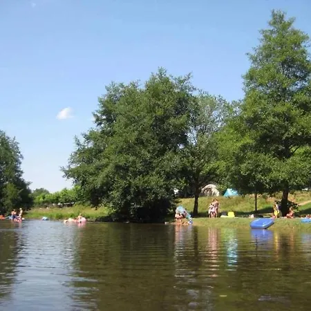 Camping Zecamping 3 Etoiles Pet Friendly En Bord De Riviere Avec De Sable
