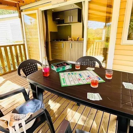 Zecamping 3 Etoiles Pet Friendly En Bord De Riviere Avec De Sable