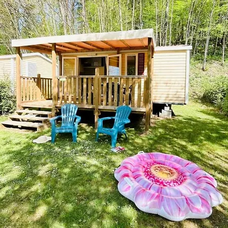 Camping Zecamping 3 Etoiles Pet Friendly En Bord De Riviere Avec De Sable Jumilhac-le-Grand