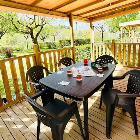Zecamping 3 Etoiles Pet Friendly En Bord De Riviere Avec De Sable Camping