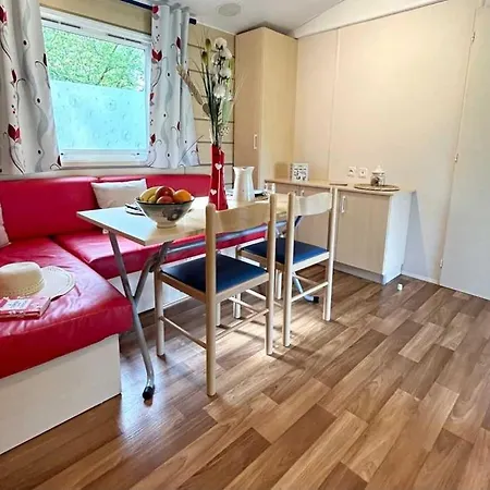 Zecamping 3 Etoiles Pet Friendly En Bord De Riviere Avec De Sable Camping Jumilhac-le-Grand