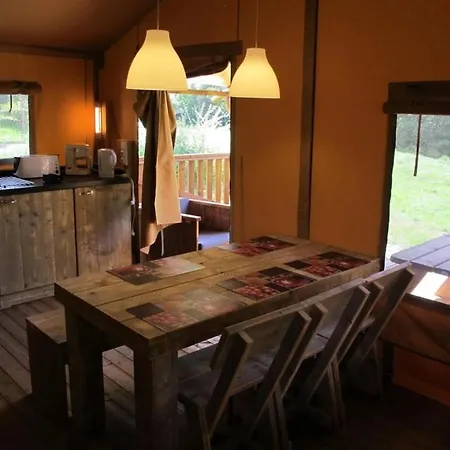 Zecamping 3 Etoiles Pet Friendly En Bord De Riviere Avec De Sable