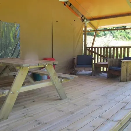 Zecamping 3 Etoiles Pet Friendly En Bord De Riviere Avec De Sable *