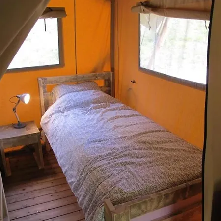 Zecamping 3 Etoiles Pet Friendly En Bord De Riviere Avec De Sable *