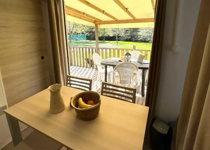 Zecamping 3 Pet Friendly En Bord De Riviere Avec Une Plage De Sable Jumilhac-le-Grand