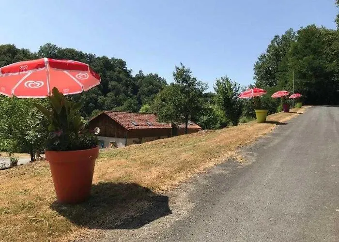 Zecamping 3 Pet Friendly En Bord De Riviere Avec Une Plage De Sable