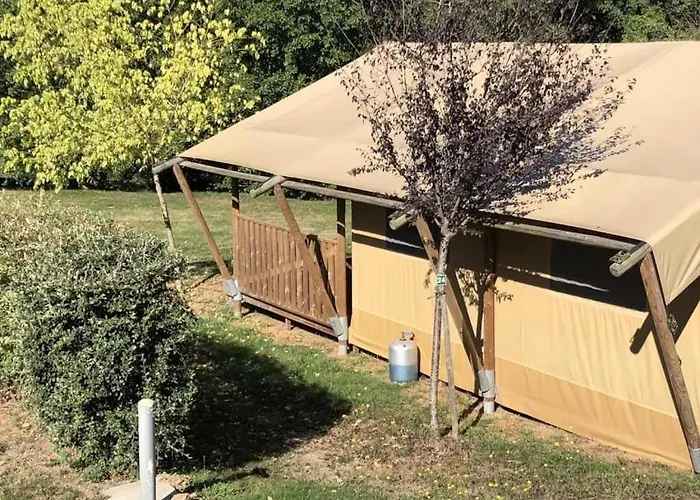 Zecamping 3 Pet Friendly En Bord De Riviere Avec Une Plage De Sable Kamp alanı