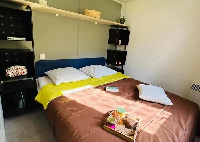 Zecamping 3 Pet Friendly En Bord De Riviere Avec Une Plage De Sable * Jumilhac-le-Grand