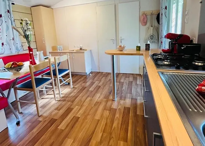 Zecamping 3 Pet Friendly En Bord De Riviere Avec Une Plage De Sable Kamp alanı